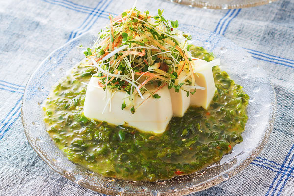 めかぶプールの豆腐サラダ