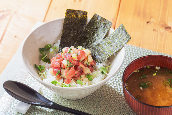 ご飯がモリモリすすむ 「めぐみ野」 気仙沼産生かつおと ホタテのなめろう丼