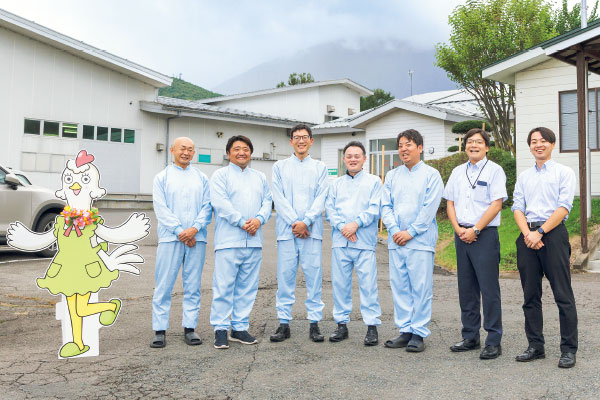 穀物をたっぷり食べて育つ「めぐみ野」若鶏